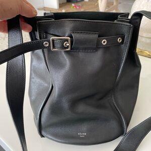 C Pre-owned Elegant black
Leather Shoulder Bag